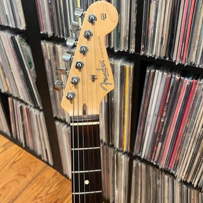 Fender American Series Stratocaster with Rosewood Fretboard 2000 - 2007 - 3-Color Sunburst image 3