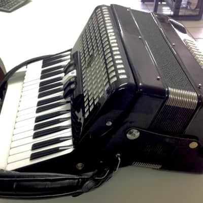 Goldencup Accordion - black image 1
