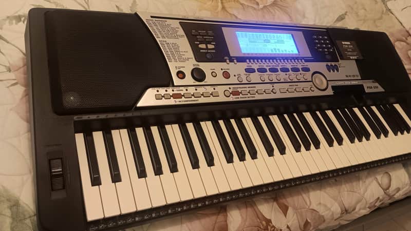 Yamaha PSR-S550 61-Key Arranger Workstation 2000s - Black image 1
