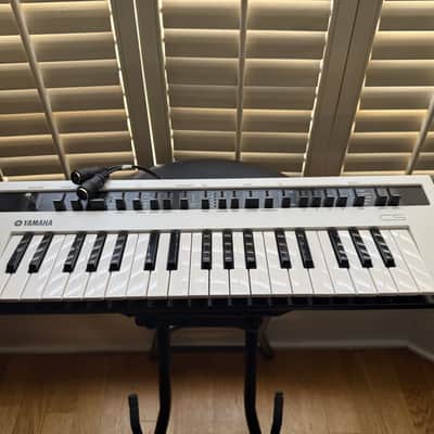 Yamaha Reface CS Mini Mobile Keyboard 2015 - Present - White image 2