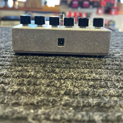 Electro-Harmonix White Finger Analog Optical Compressor 2012 - 2023 - White / Black image 4