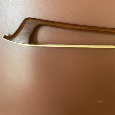 Immagine Excellent Used Bass Bow from the Workshop of Horst Schicker in Germany,Pernambuco Wood,Solid Silver Mountings - 14