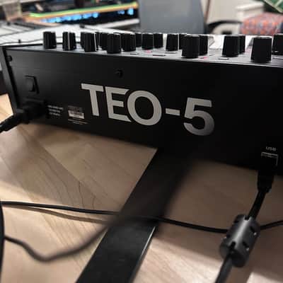 Oberheim TEO-5 44-Key 5-Voice Synthesizer 2024 - Present - Black image 6