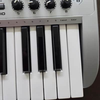 M-Audio Oxygen 8 25-Key MIDI Controller Keyboard 2002 - 2005 - Silver image 6