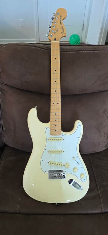 Fender Deluxe Roadhouse Stratocaster with Maple Fretboard 2017 - 2021 Olympic White image 1