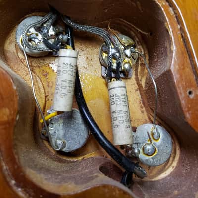 Video Demo 1973 Gibson Les Paul Deluxe Goldtop Mini Humbuckers Original Hard Shell Case image 5