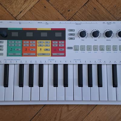 Arturia KeyStep Pro 37-Key MIDI Controller 2020 - 2021 - White image 2