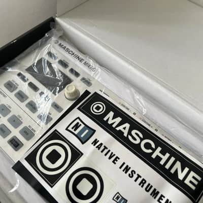 Native Instruments Maschine Mikro MKII 2010s - White Native Instruments Maschine Mikro Sampler & Sequencer (Open Box) image 6