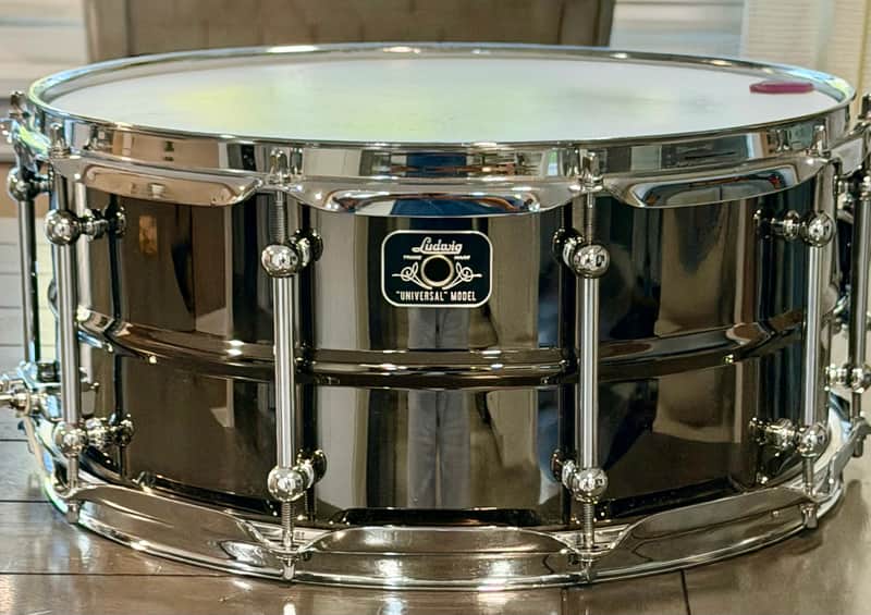 Ludwig LU6514C Universal Brass 6.5x14" Snare Drum with Triple Flange Hoops 2022 - Present - Black Nickel over Brass with Chrome Hardware image 1