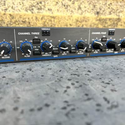 DBX 1074 Quad Gate image 4