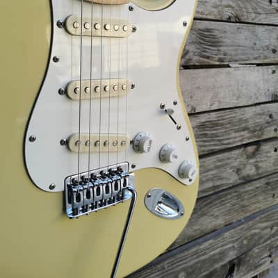 RIF 998 EKO ST-YM Yngwie Malmsteen Stratocaster w/Scalloped Fretboard Vintage White image 5