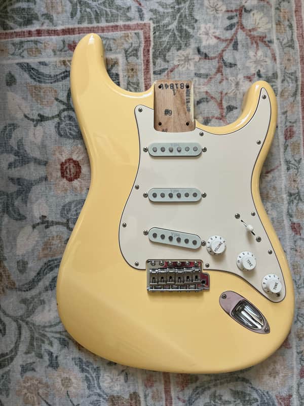 2011 Fender Stratocaster Malmsteen loaded body all original vintage white image 1