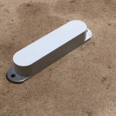 Vintage White Fender Duo Sonic Mustang Musicmaster Guitar Pickup Cover Old Relic image 3