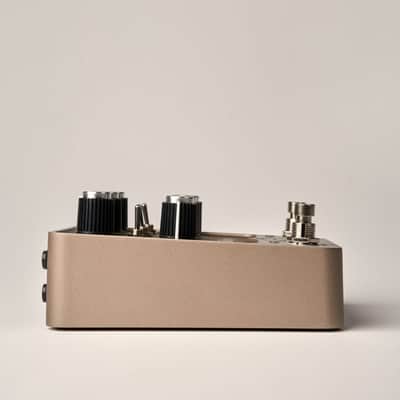 Universal Audio GOLDEN Reverberator Stereo Effects Pedal image 6