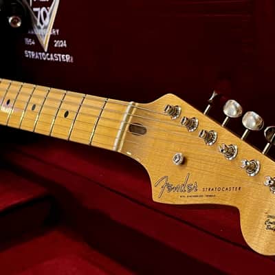 Fender 1954 Stratocaster*fine example of the discontinued 70th Anniversary LIMITED EDITION*USA Custom Shop*fantastic 1-Piece Maple Neck*wide-fade nitro sunburst*sounds/plays/looks great*a top investment & a perfect vintage collectible*weight=only 3.5kg Bild 3