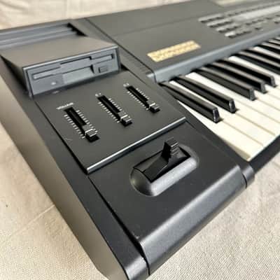 Roland XP-50 61-Key 64-Voice Music Workstation Keyboard 1995 - 1998 - Black image 3