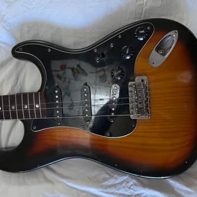 Fender Stratocaster with 3-Bolt Neck, Rosewood Fretboard 1971 - 1977 - Sunburst image 8