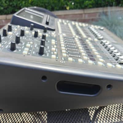 Behringer X32 Compact - mixing desk - w/ softbag, flight case, decksaver, gooseneck LED image 8