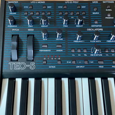 Immagine Oberheim TEO-5 44-Key 5-Voice Synthesizer - Black - 2