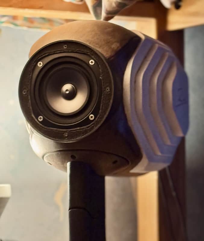 Handcrafted Bookshelf Hi-Fi Speakers _ RenchiesSpeaker image 1