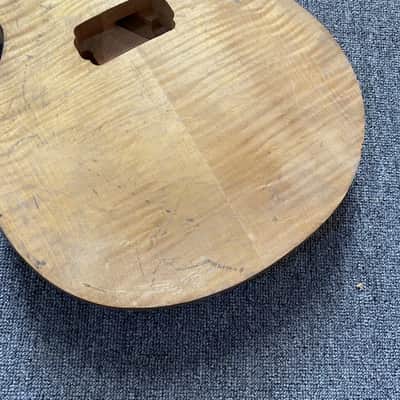 Mahogany Single Cut Guitar Body with Veneer Tiger Maple Top image 4