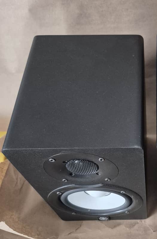 Yamaha HS5 5" Powered Studio Monitor (Single) 2019 - Black image 1