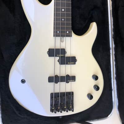 Gibson Bunny Brunel 4 Str. Fretless 1986 Pearl White image 3