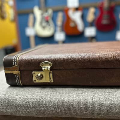 RARE 2001 Fender American Deluxe Zone Bass Vintage Hard Case (OHSC) - Brown Tweed image 7