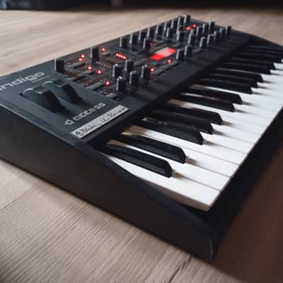 Access Virus Indigo 2 REDBACK LIMITED EDITION only 500 ever made! 37-Key Digital Synthesizer 2010s Black with signature image 23