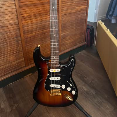 Squier Stratocaster Andertons Limited Edition – Gold Hardware (c. 2022), sunburst image 3
