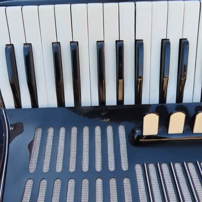 CASTELFIDARDO by B. BURINI 120 BASS ACCORDION CLEAN MODEL 274 maybe needs a little work image 4