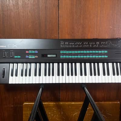 Yamaha DX7 vintage digital synth w/ case New internal battery & refurbished!
