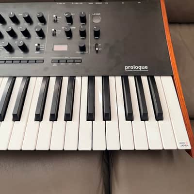 Korg Prologue 16 Polyphonic 61-Key 16-Voice Analog Synthesizer 2018 - Present - Black/Wood image 5