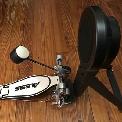 Alesis Kick Drum Pad & Pedal (Used) Nitro Max 6" E-Drums Electronic image 3