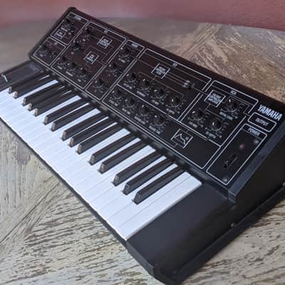 Yamaha CS-5 with original carrying bag image 3