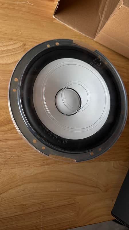Yamaha HS8 - 8 inch Woofer image 1