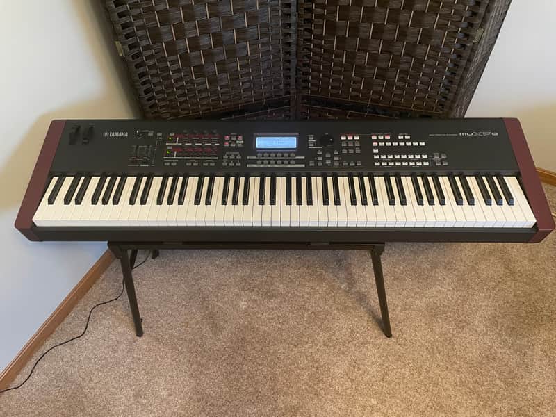 Yamaha MOXF8 88-Key Synthesizer Workstation 2019 Black/Red image 1