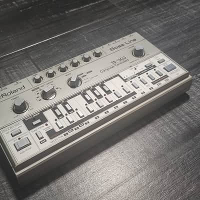 Roland TB-303 Bassline Synthesizer Module 1981 - 1984 - Silver image 2