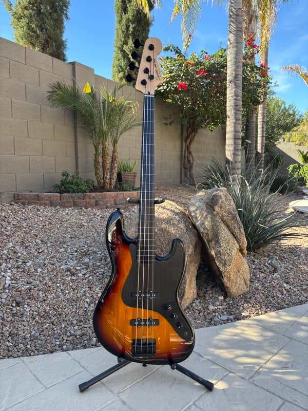 Squier Vintage Modified Jazz Bass Fretless | Reverb