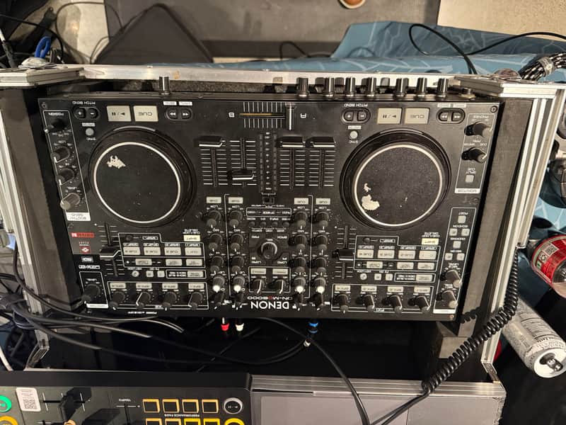 Denon MC6000 MK2 Serato DJ Mixer/Controller 2010s - Black image 1