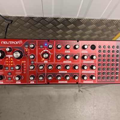Behringer Neutron Semi-Modular Analog Synthesizer w/ OVP