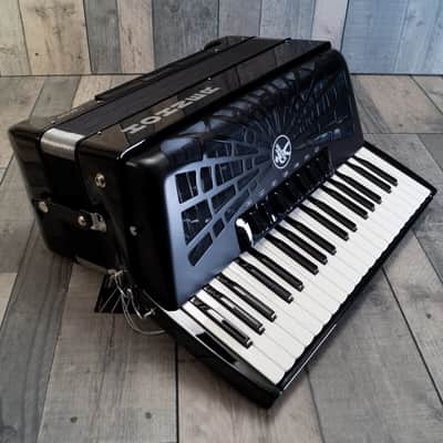 Hohner Bravo III Chromatic 80 Bass Piano Accordion Black + Bag, Straps image 2