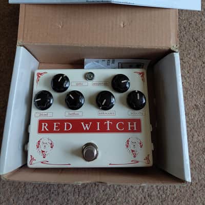 Red Witch Medusa Chorus and Tremolo - Gearspace
