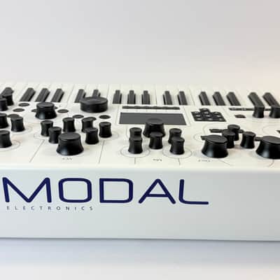 Modal Electronics 002 12-Voice Analogue-Digital Hybrid Synthesizer (Boxed / Warranty) image 4
