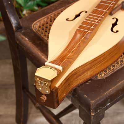Roosebeck DMCRT5 Mountain Dulcimer 5-String Cutaway Upper Bout F-Holes Scrolled Pegbox w/Pick & Noter image 6
