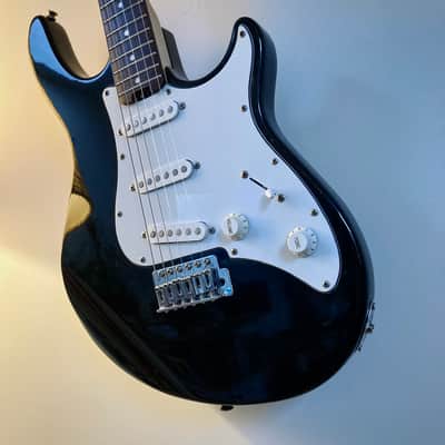 Peavey - Raptor Plus SSS - with Cable + Tuner - Solid Body Electric Guitar - Beginners Bundle - Black image 3