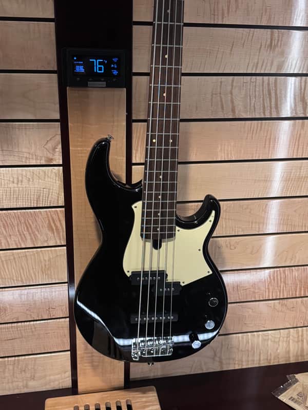 Yamaha BB435-BL 5-String 2010s - Black image 1