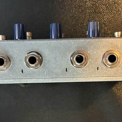 Saturnworks Pedals 5 Channel 5:1 Active Mixer Pedal for Guitar + Bass + Keyboard + More with on/off Switches & Neutrik Jacks - Handcrafted in California 2020's - metal image 2