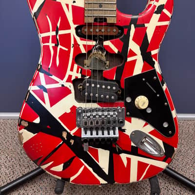 EVH Striped Series Frankie 2020 - Present - Red / White / Black Stripes Relic image 2