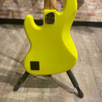 Fender Mono Neon Jazz Bass V - Neon Yellow image 5